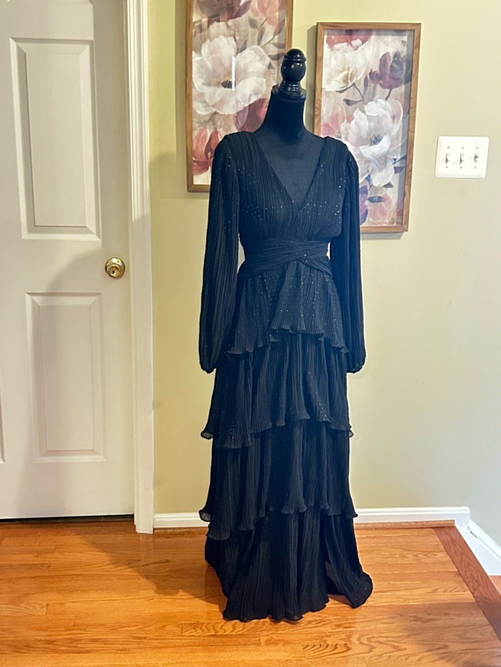 Astr Black Tiered Long-Sleeve Maxi Dress - Picture 4 of 6